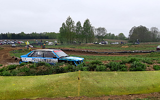 Wyścig wraków Złom Race w Tomarynach. „Nie liczy się wygląd tylko to, co jest pod maską” Wyścig wraków Złom Race w Tomarynach. „Nie liczy się wygląd tylko to, co jest pod maską”